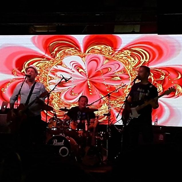 Beautiful concert of Neno Belan and the Fiumens happened last night at Betina town square.The performers kept audience dancing and singing for more than three hours.The crowd wanted encore so artists performed four more songs before end of the this incredible night. 