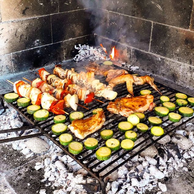 Book 10 nights or more and enjoy complimentary barbecue dinner for eight people!!!